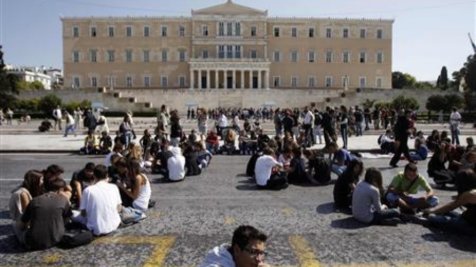 Гърция преговаря за нов транш с тройката кредитори | StandartNews.com