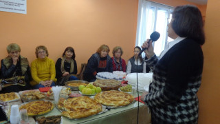 Социалистки омесиха вкусни баници за вековен юбилей