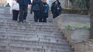 Обезопасиха стълби до училище в Благоевград
