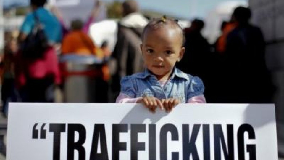 Доброволци учат връстници да се пазят от трафика на хора | StandartNews.com