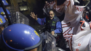 Полицаи и протестиращи се сблъскъха в Рим заради жп линия
