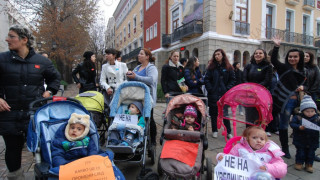 Протест срещу вдигането на таксите за забавачки в Хасково
