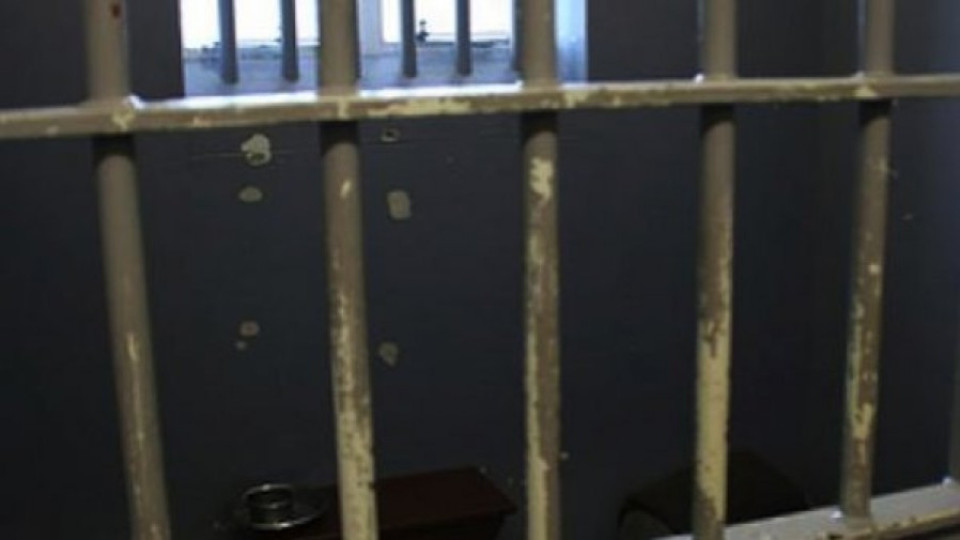 6 г. затвор за блудствал с малолетната си доведена дъщеря | StandartNews.com