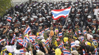 Мащабни антиправителствени протести в Банкок