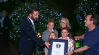 Австралийско семейство с рекорд за коледна украса
