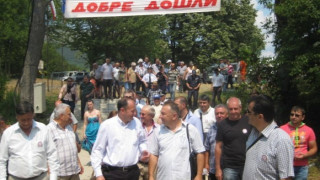 Белоградчик чака от 13 г. път към Сърбия
