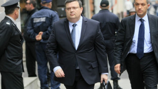 Цацаров праща полицейски патрули срещу доброволните