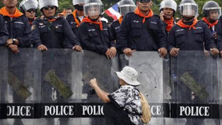 Дебати за оставка след протестите в Тайланд