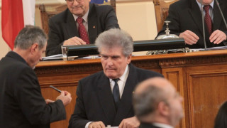 Любимецът на учениците влиза в парламента