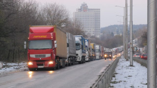 300 ТИР-а чакат на Дунав мост 
