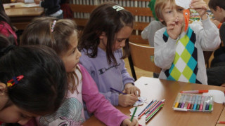 Учат на занаят деца от интернати