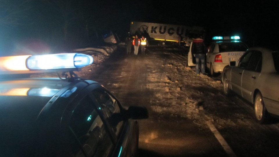 Катастрофа затвори пътя Русе-Бяла | StandartNews.com