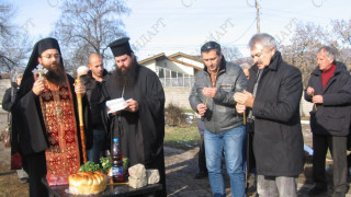 Направиха първа копка на храм в Трифоново