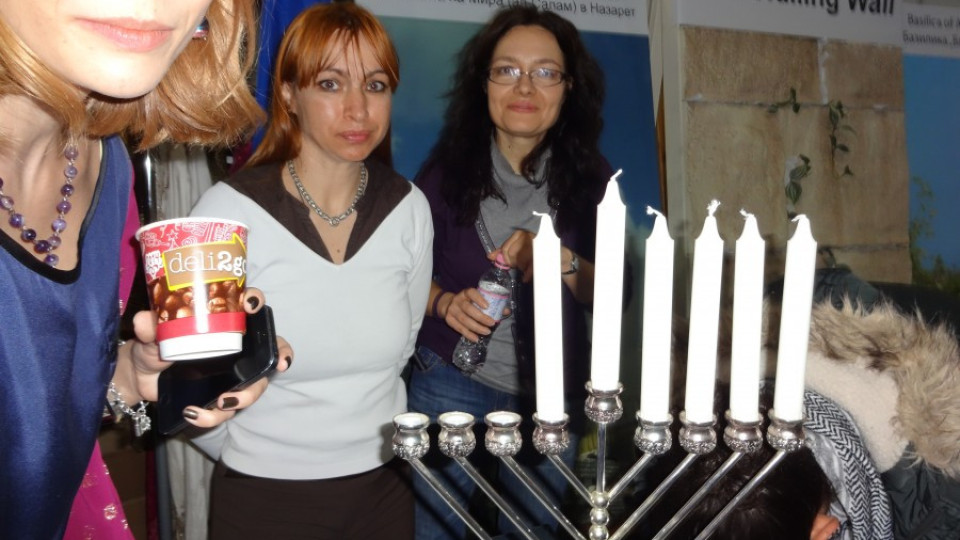 Съпругата на Камиса Раз опече еврейски сладки за благотворителност | StandartNews.com