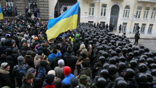 Стохиляден протест в Киев въпреки забраната