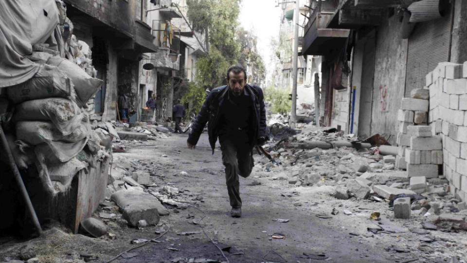 Въздушна атака уби десетки край Алепо | StandartNews.com