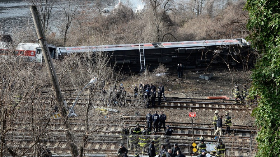 Най-малко 4 жертви и 67 ранени във влаковата катастрофа в NY | StandartNews.com
