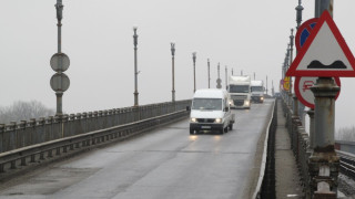 Задържаха 23 нелегални емигранти на Дунав мост