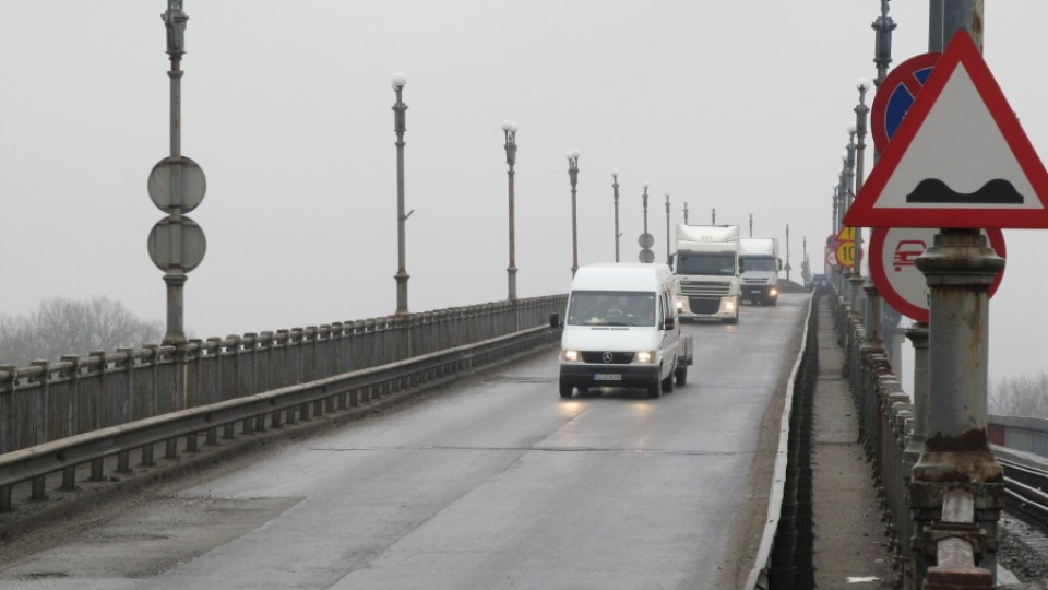 Задържаха 23 нелегални емигранти на Дунав мост | StandartNews.com