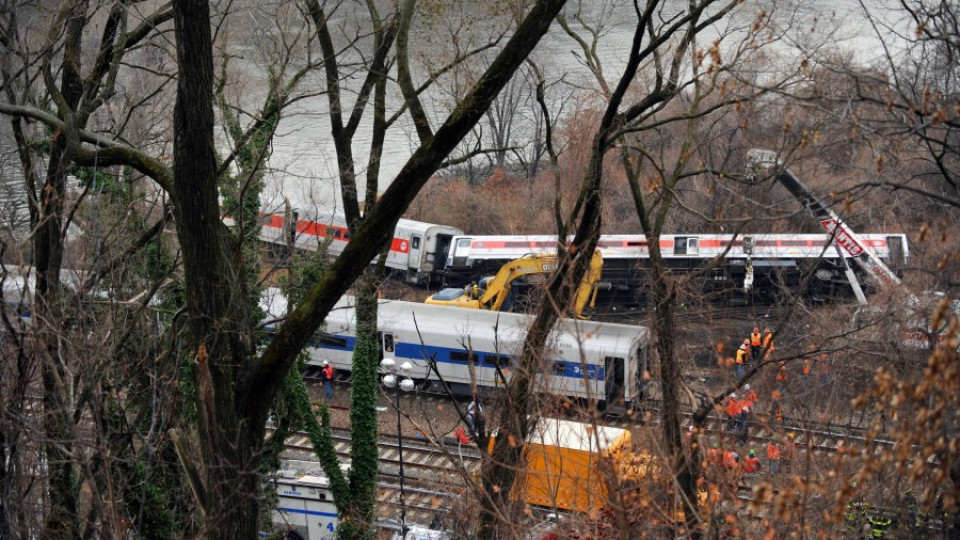 Дерайлиралият влак в Ню Йорк карал с превишена скорост | StandartNews.com