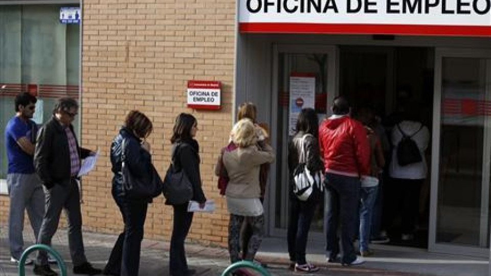 Испания отбеляза спад на безработицата | StandartNews.com