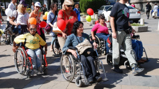 Хора с увреждания искат достъп до обществени поръчки