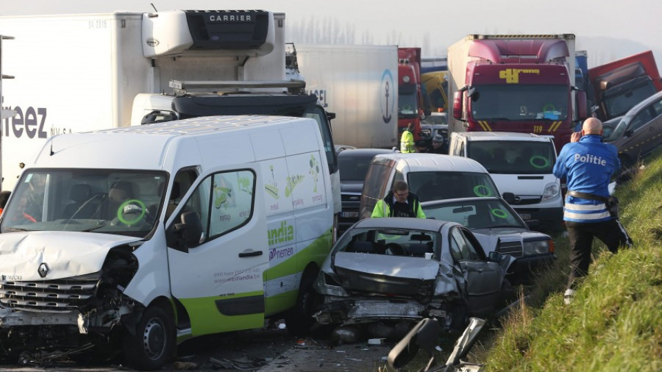 Верижен сблъсък на 100-тина коли и камиони в Белгия  | StandartNews.com
