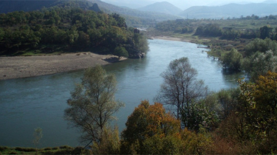 Откриха мъртъв мъж в река Места | StandartNews.com