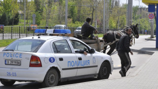 Румънец нападна с нож полицаи