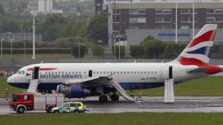 Стотици отложени полети във Великобритания