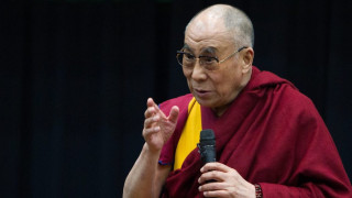 Далай Лама няма да отиде на погребението на Мандела
