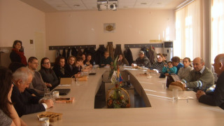 Водещи медици участваха в „Училище за родители" 