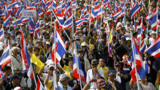 Протестите в Тайланд свалиха правителството