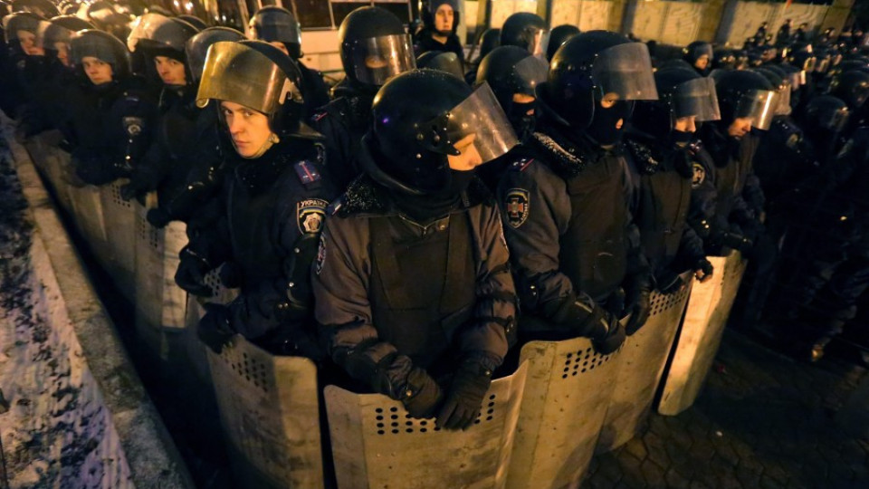Демонстрантите блокираха правителствения квартал в Киев | StandartNews.com