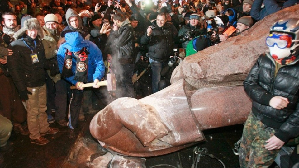 Сваленият Ленин на търг в нета | StandartNews.com
