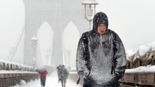 ВИДЕО: Снежната буря продължава да вилнее в САЩ