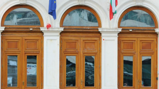 Застраховат парламента срещу протести
