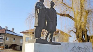 Паметник на Ленин хит в село Баня
