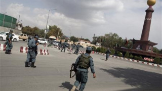 Бомба избухна пред американското посолство в Кабул
