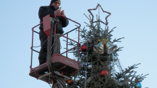 Звезди от X-factor под Коледната елха в Павликени 