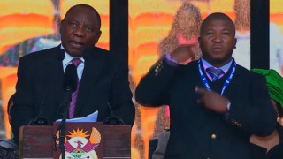Халюцинации объркали превода за глухите на поклонението на Мандела