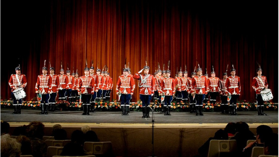 Гвардейци с концерт за деца на загинали военни | StandartNews.com