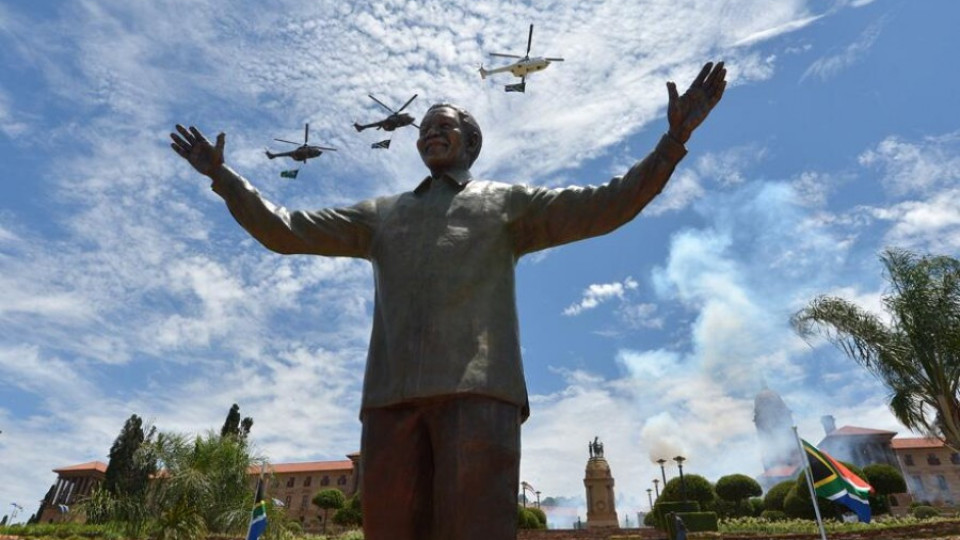В Претория откриха статуя на Нелсън Мандела | StandartNews.com
