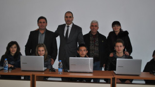 Обещано: Цветанов дари 10 компютъра на училището в с. Дебрен