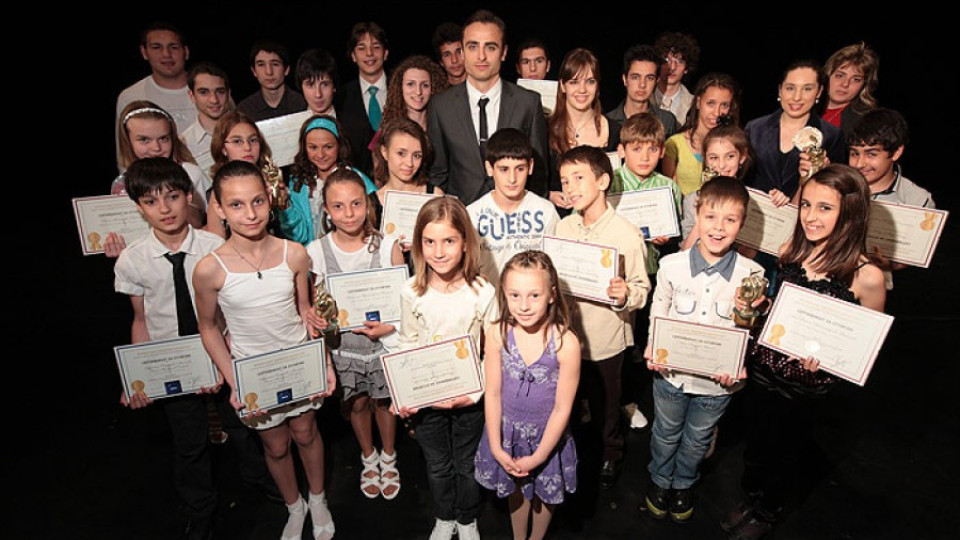 Бербатов с призове за талантливи деца | StandartNews.com