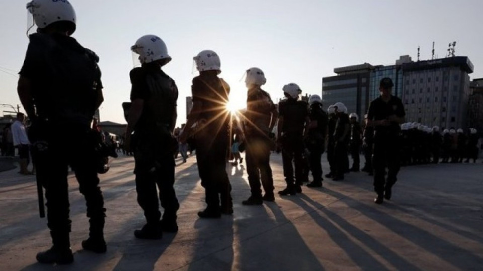Уволнения в Турция за полицейска операция | StandartNews.com