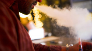 Забраняват продажбата на ароматизирани цигари