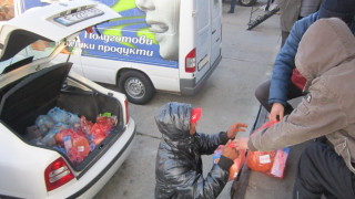 Холандска фондация дари храна на социално слаби в Сандански