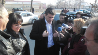 В "Ремотекс" посрещнаха министри с възгласи „Победа"