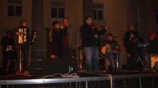 Балканско коледно хоро се изви в Кърджали навръх Изгнажден